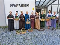 Auszug der Goldhaubenfrauen von Ottensheim 